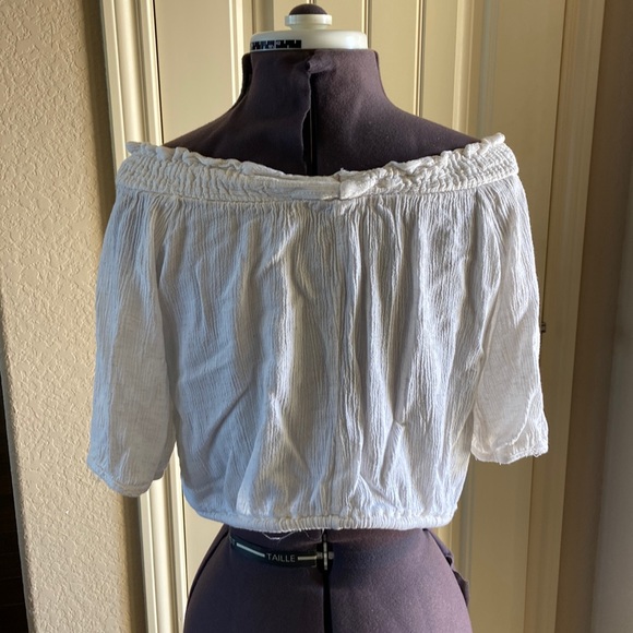 Cream-Colored Comfy Crop Top - Picture 4 of 6